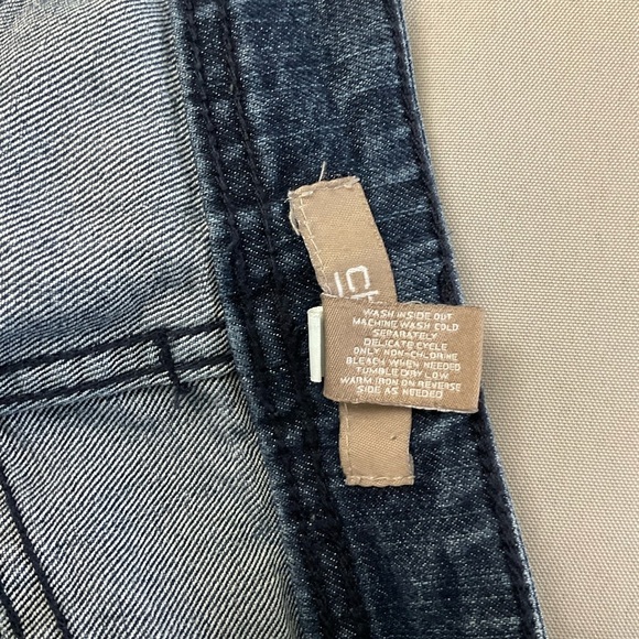 Chico’s Denim Crop Dark Wash Capri Rhinestone Pockets Women’s Size 8 (Chico's 1) - Picture 4 of 7